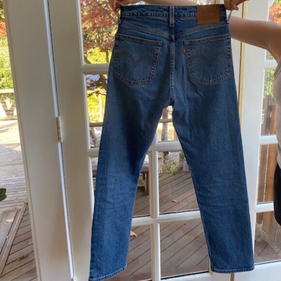 Levi's Wedgie Straight Jean Size 24 - Picture 2 of 3